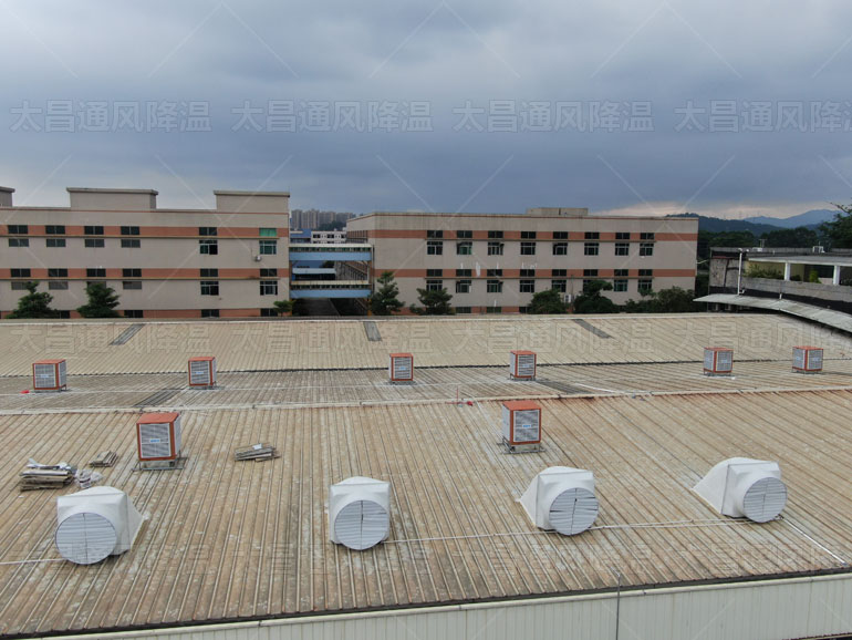 夏季炎熱，大型廠房通風(fēng)降溫設(shè)備怎么選擇呢？