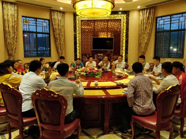 齊心協(xié)力，為公司的未來再創(chuàng)輝煌！